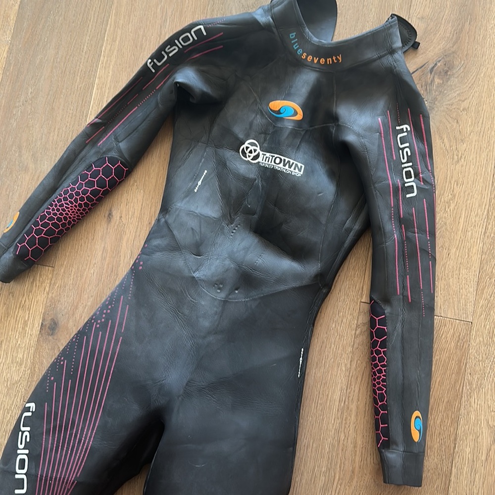 Rubber interior wet suit by blue seventy